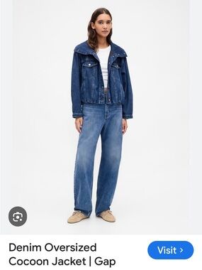 GAP women’s oversized cocoon jacket. Mint condition size small